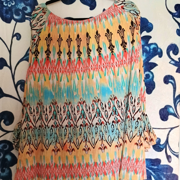 Vee Multicolor Patterned Top - Picture 2 of 5